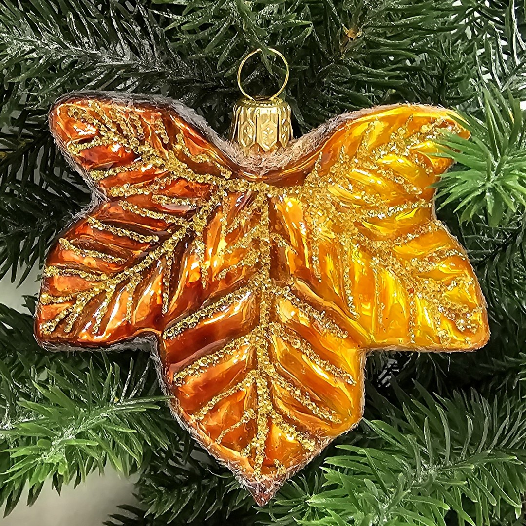 фото Стеклянная елочная игрушка Кленовый листок