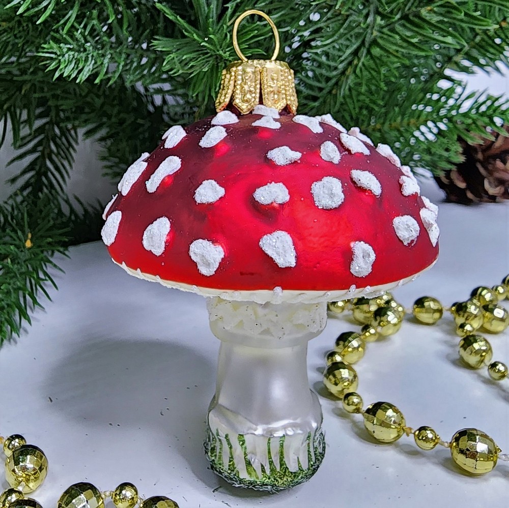 фото Стеклянная елочная игрушка Грибок мухомор