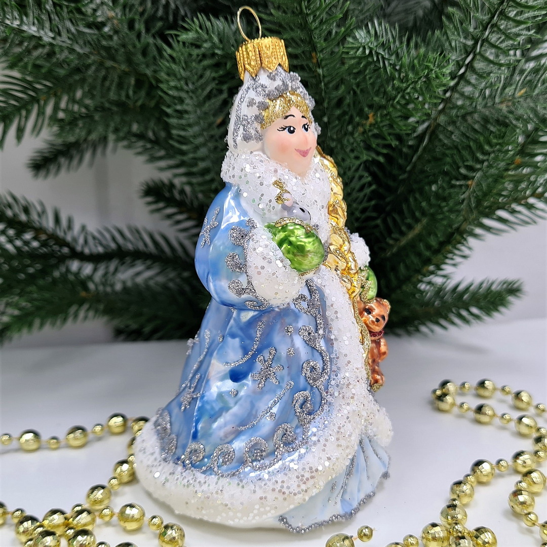 фото Стеклянная елочная игрушка Снегурочка с мишкой