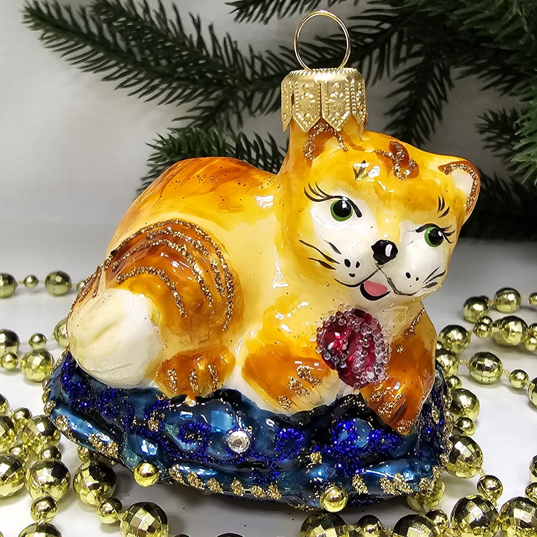 фото Стеклянная елочная игрушка Котик на подушке