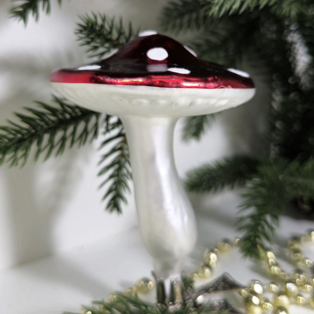 фото Стеклянная елочная игрушка Грибочек