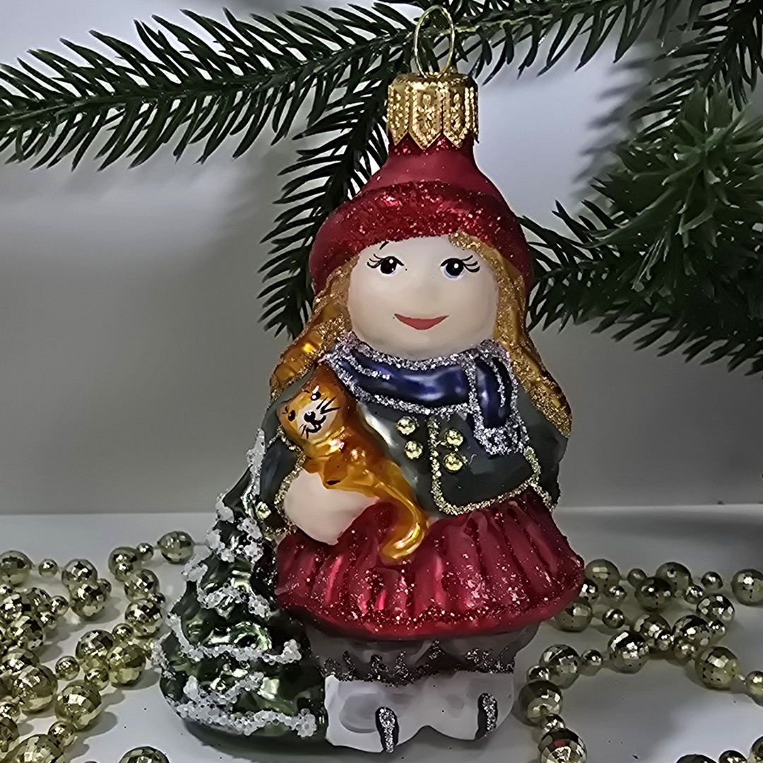 фото Стеклянная елочная игрушка Девочка с котиком