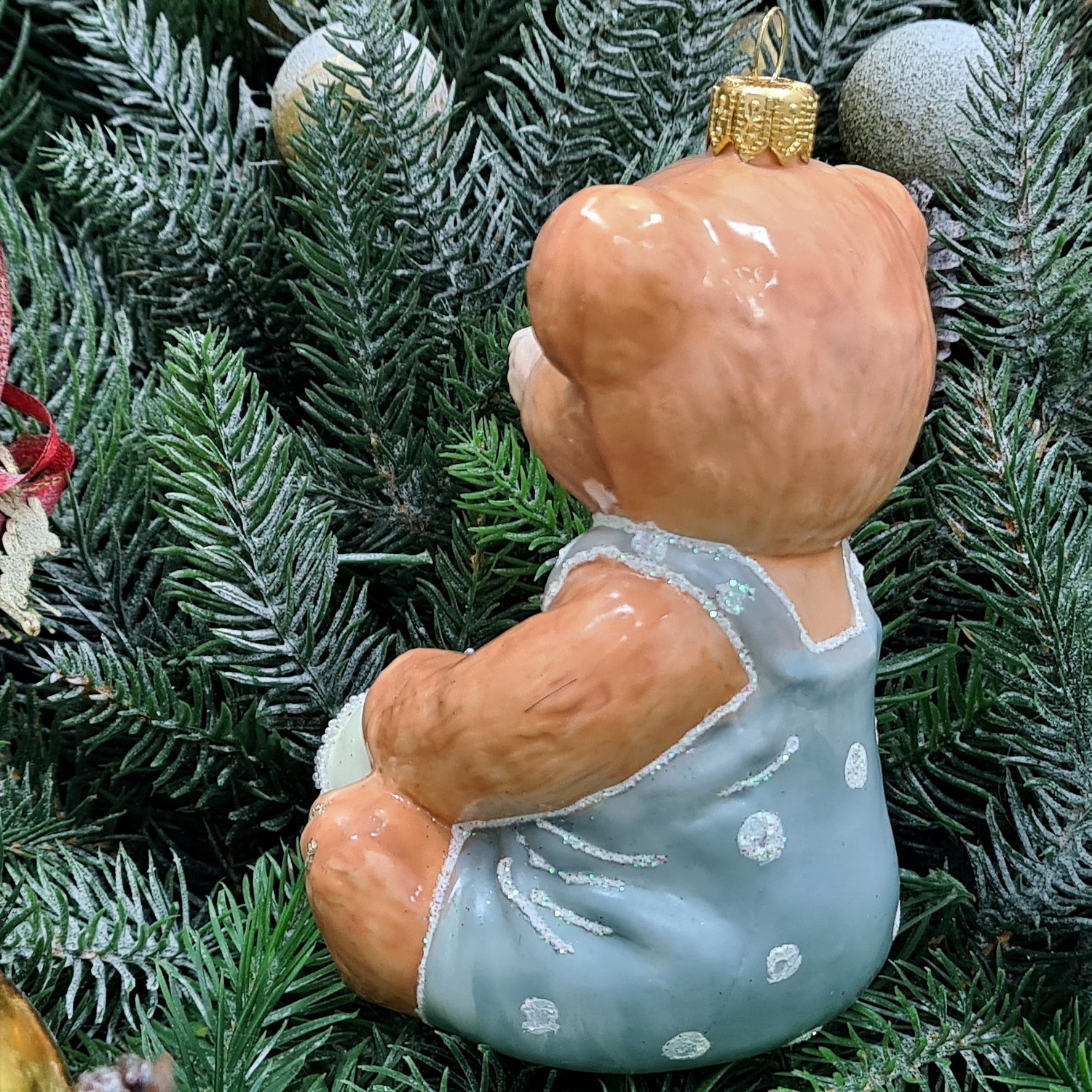 фото Стеклянная елочная игрушка Мишка с мячом