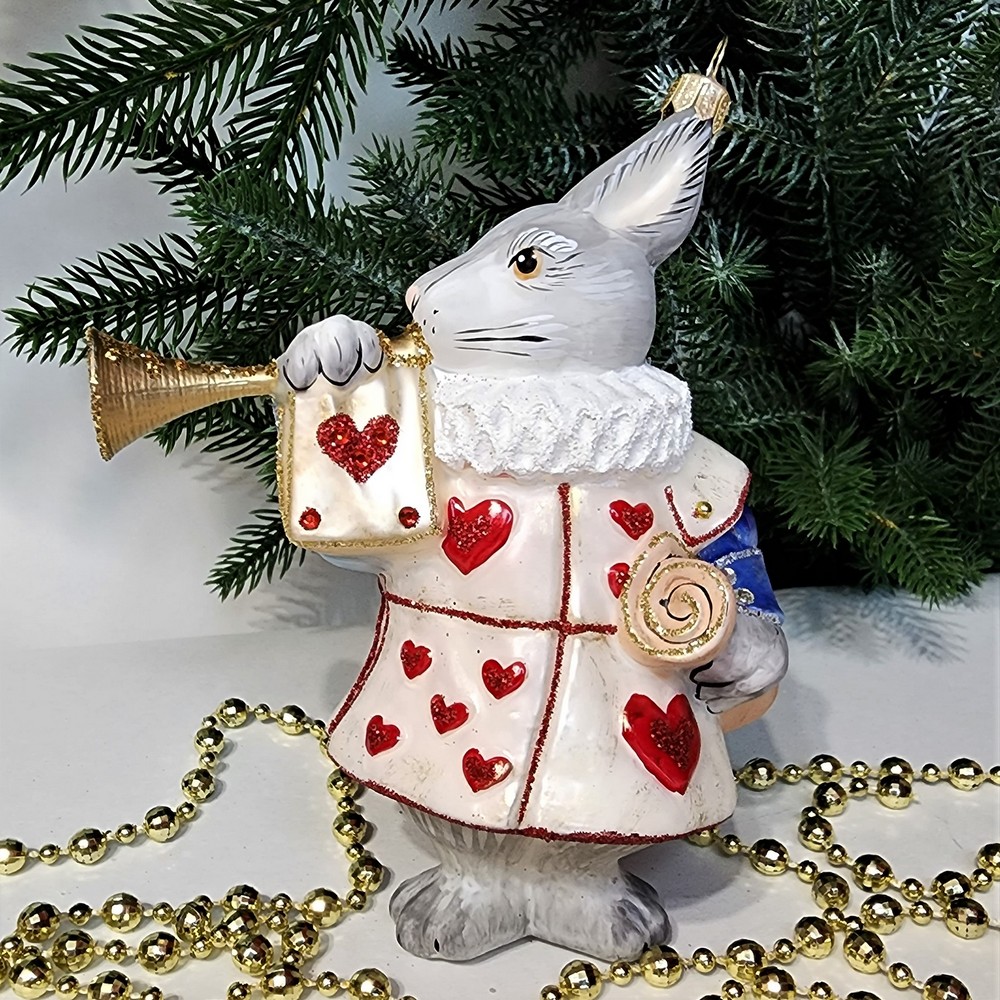 фото Стеклянная елочная игрушка Белый кролик с горном