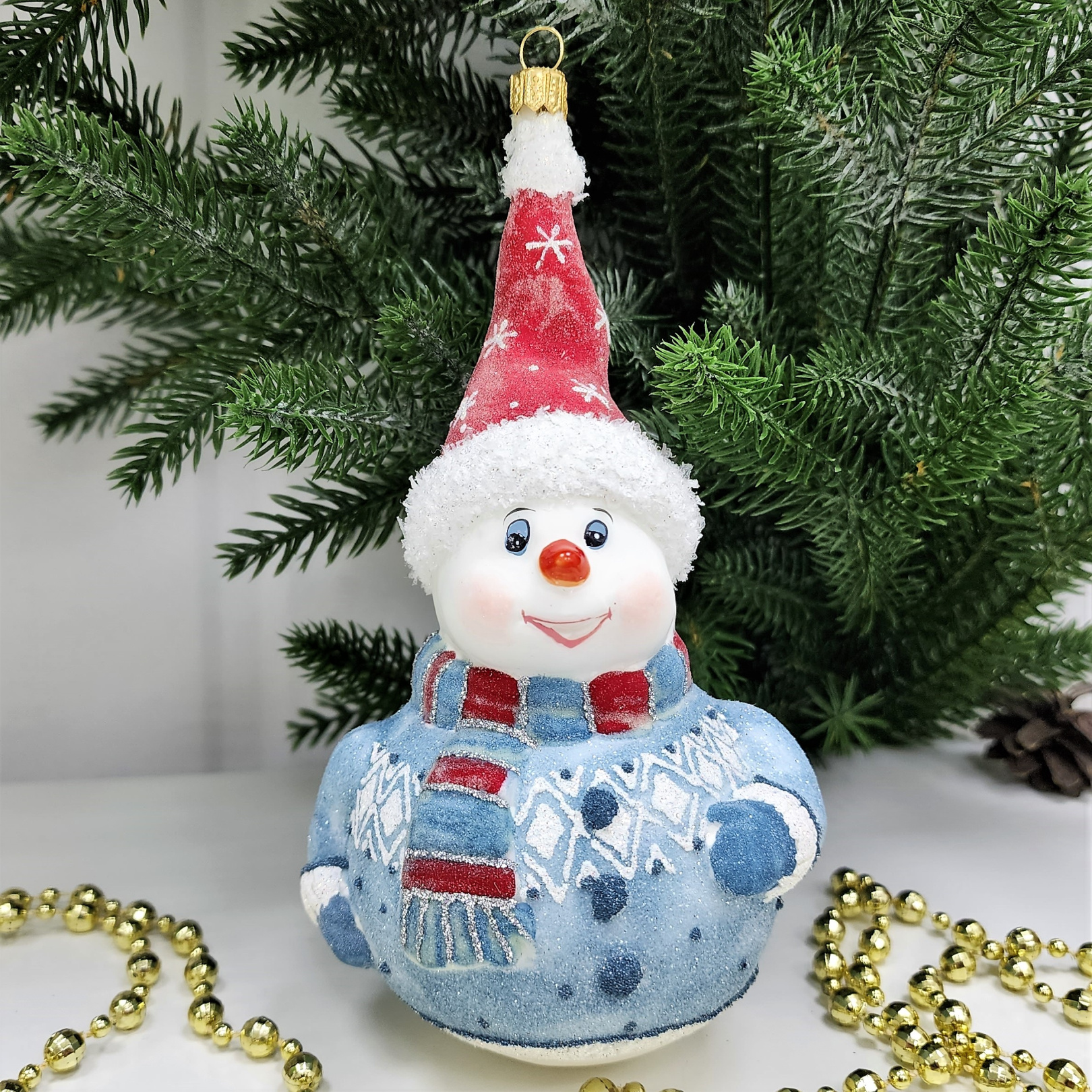 фото Стеклянная елочная игрушка Снеговик в кривой шапке