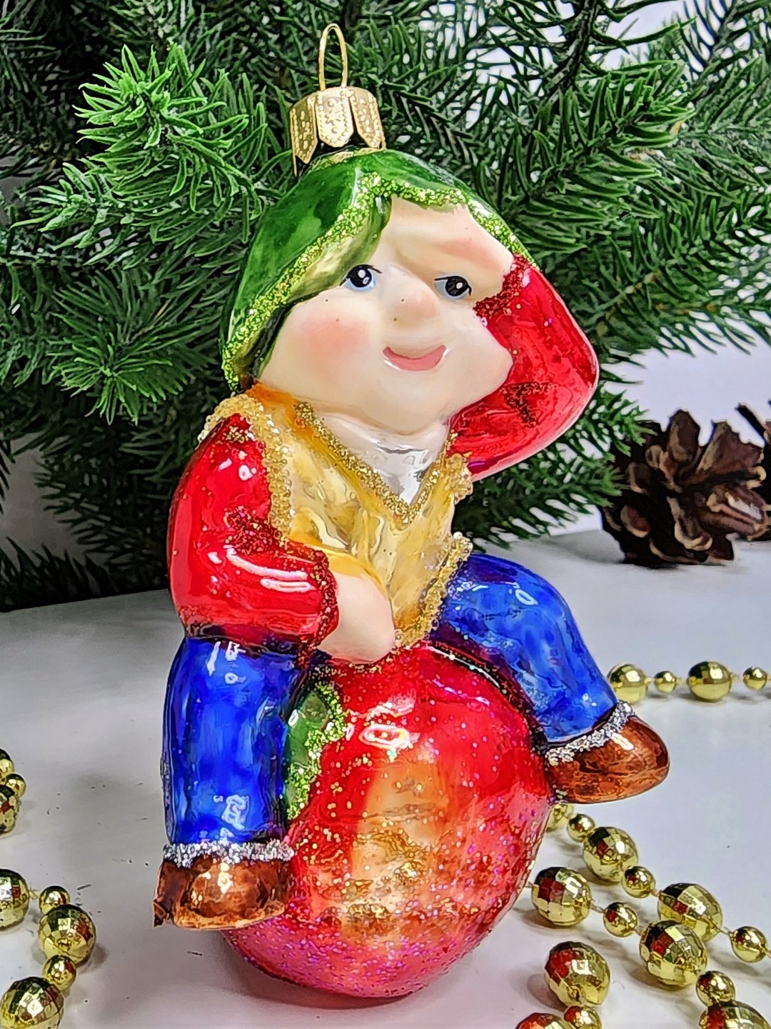 фото Стеклянная елочная игрушка Гном на яблоке