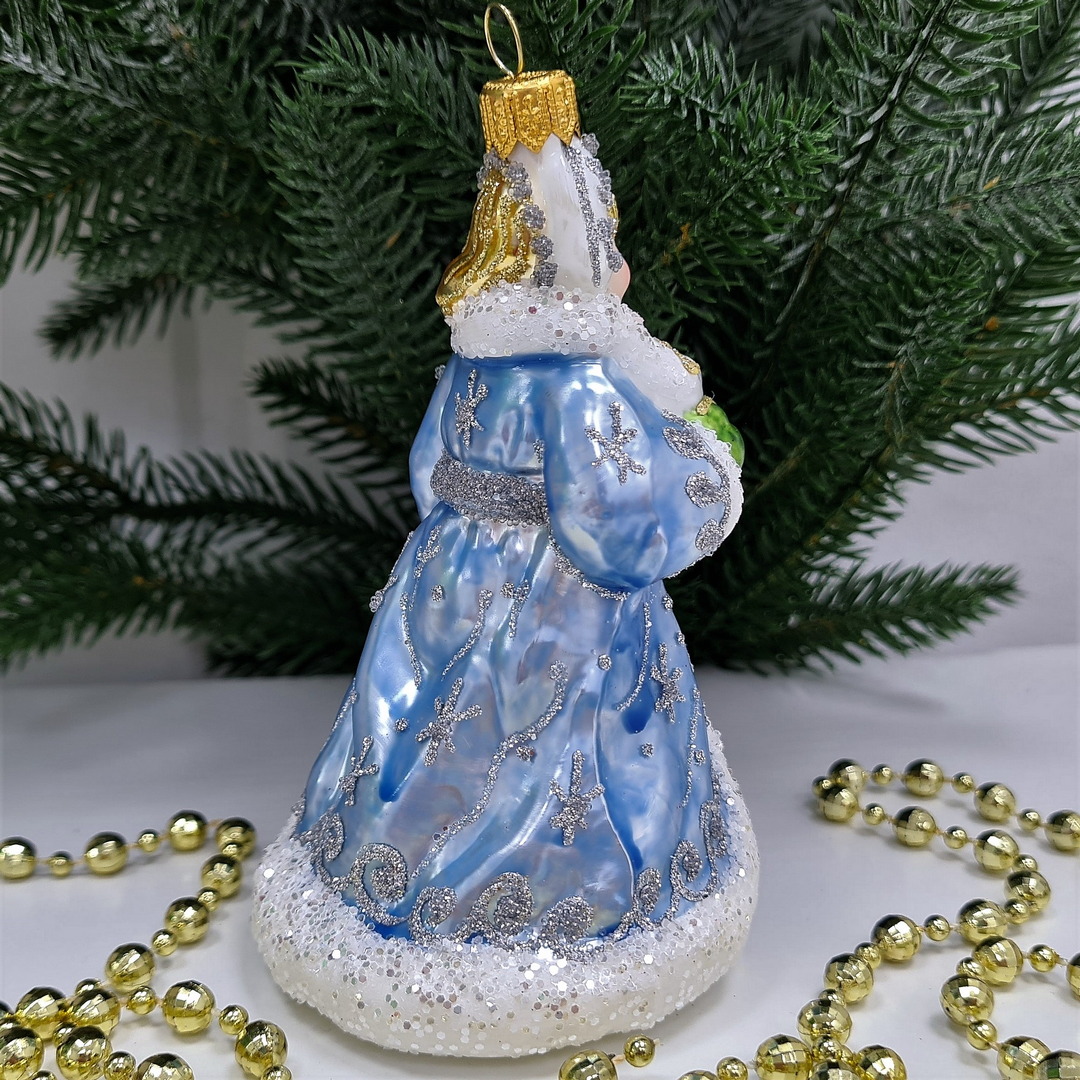 фото Стеклянная елочная игрушка Снегурочка с мишкой