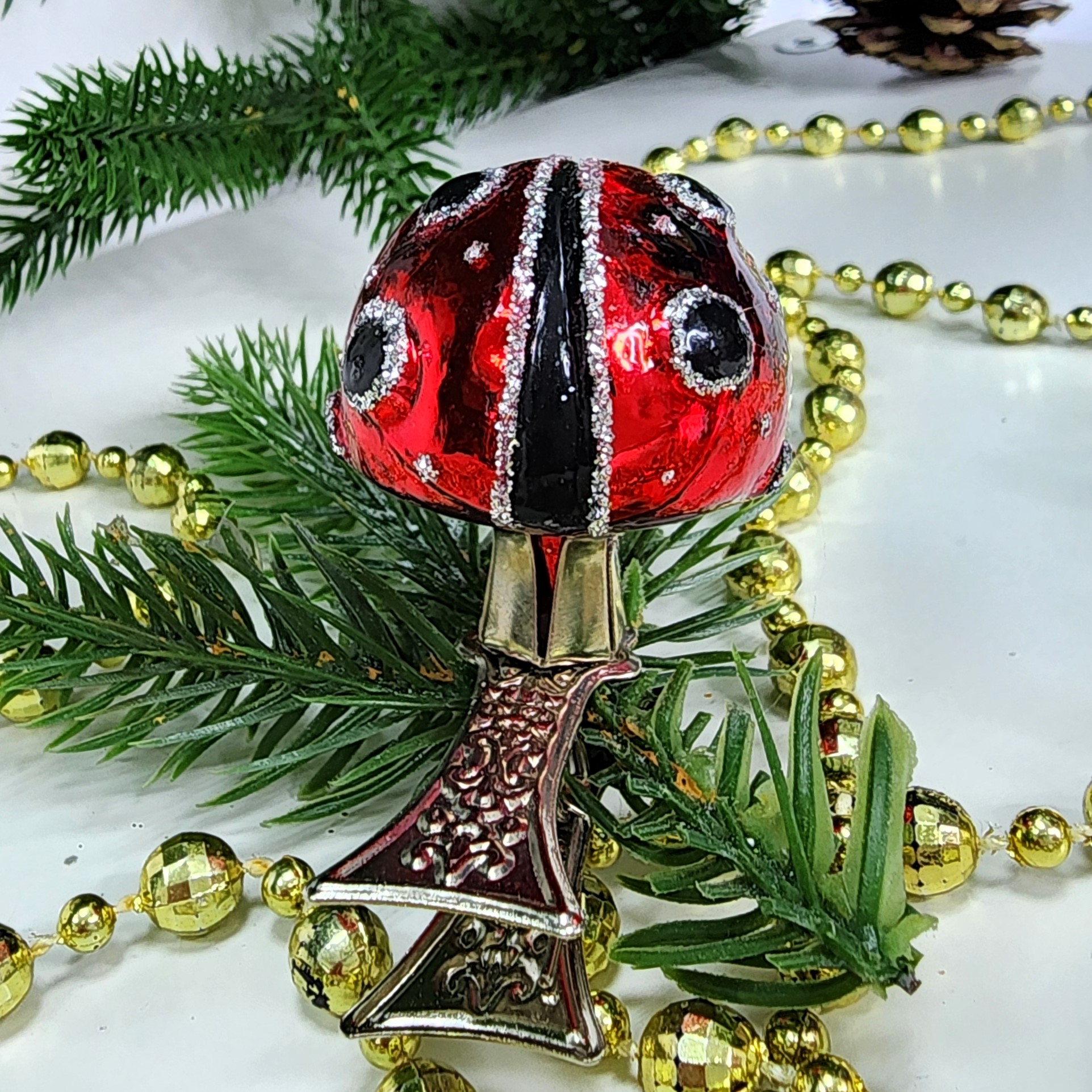 фото Стеклянная елочная игрушка Божья коровка на прищепке