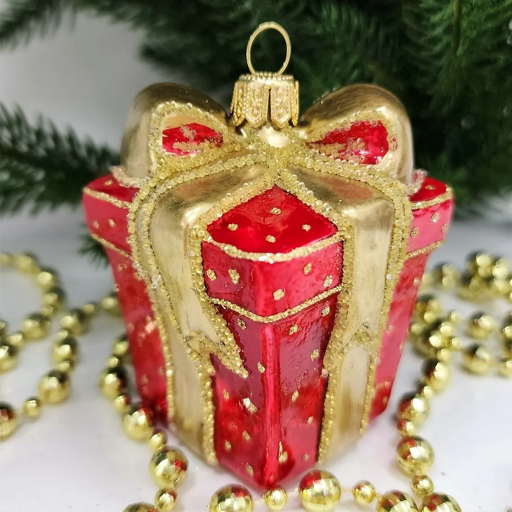 фото Стеклянная елочная игрушка Подарок