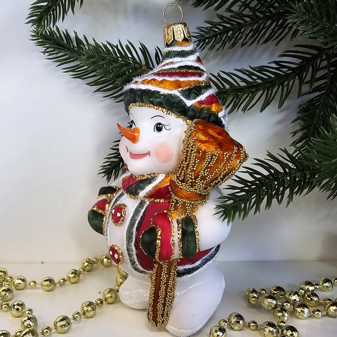 фото Стеклянная елочная игрушка Снеговик с метлой