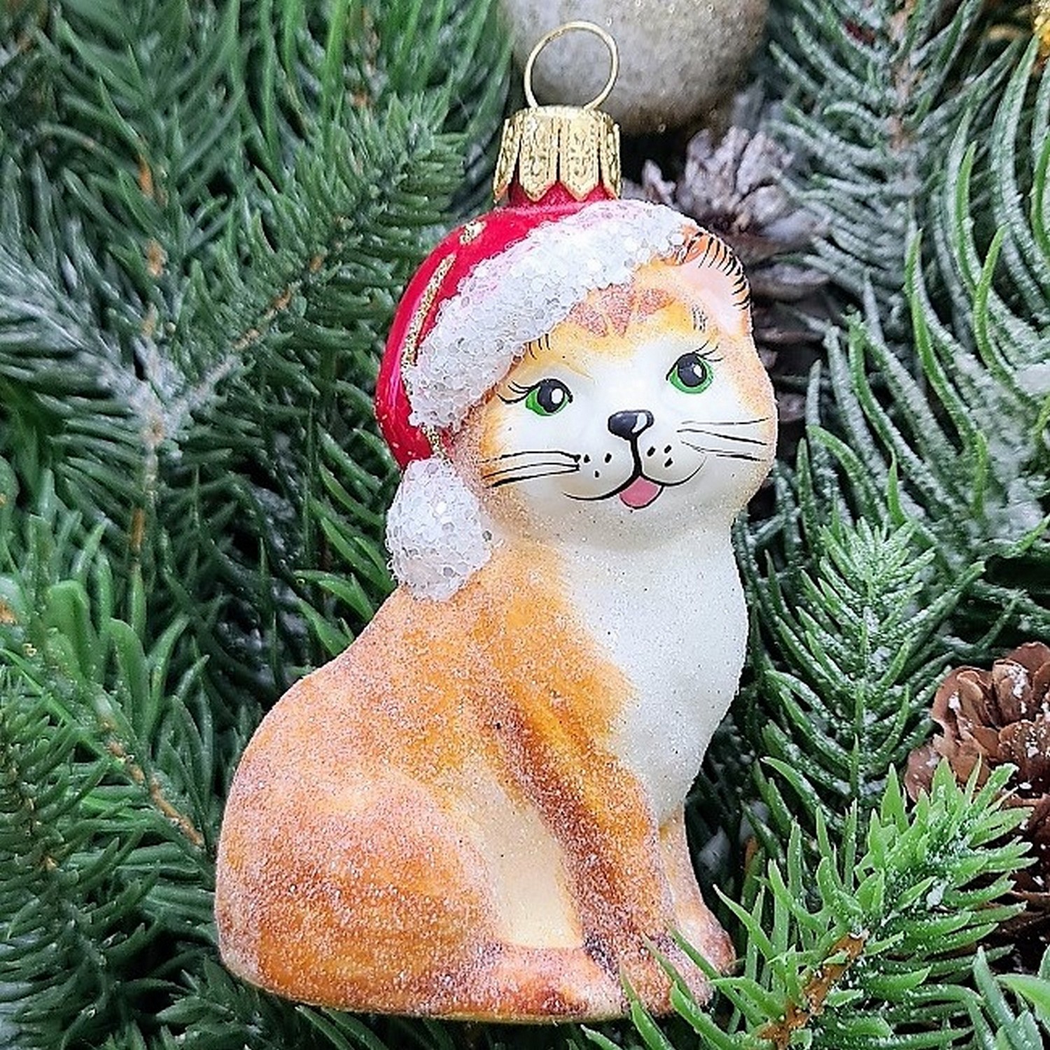 фото Стеклянная елочная игрушка Котик в шапке рыжий