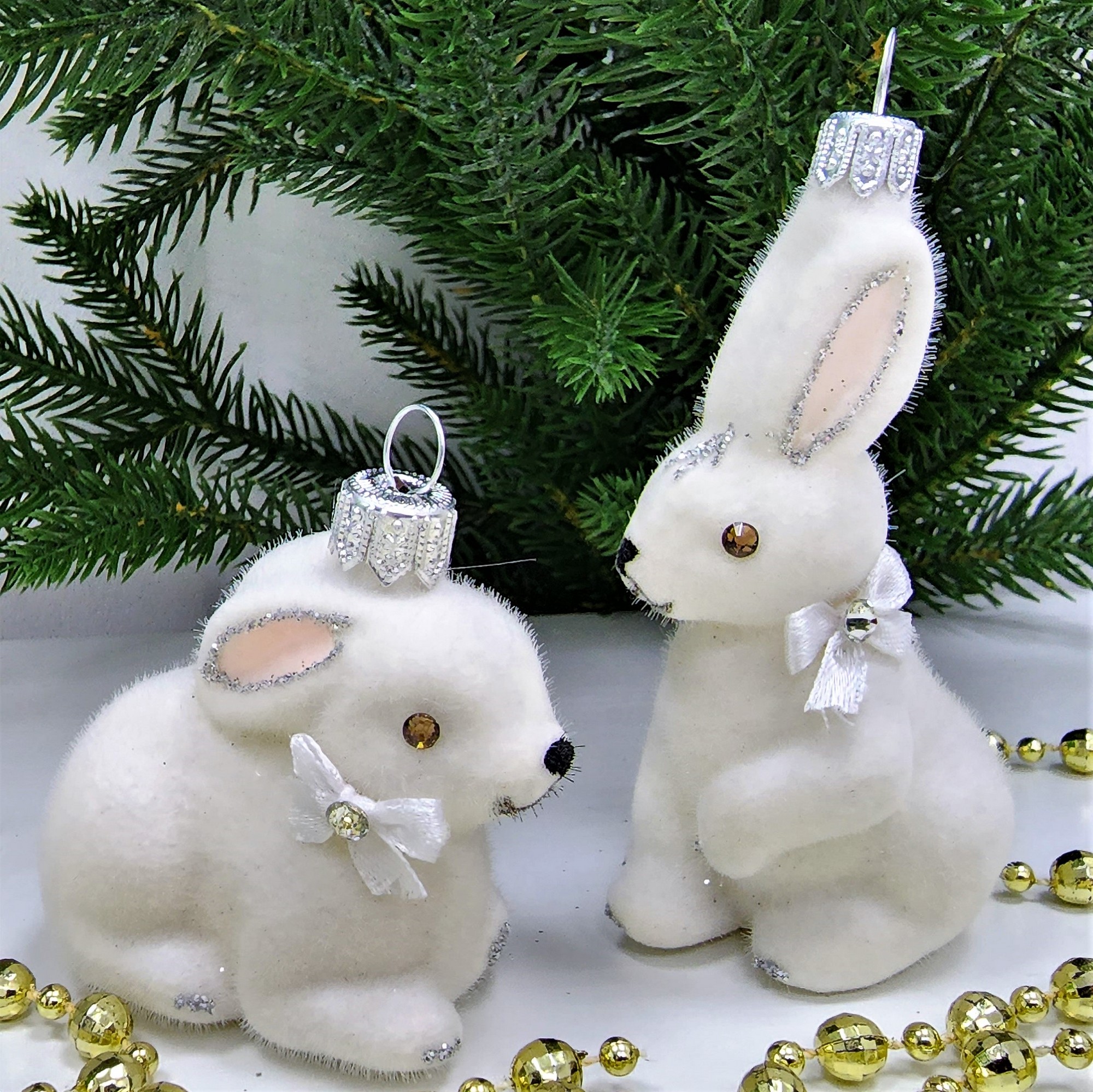 фото Набор ёлочных игрушек Два зайчика флок белые