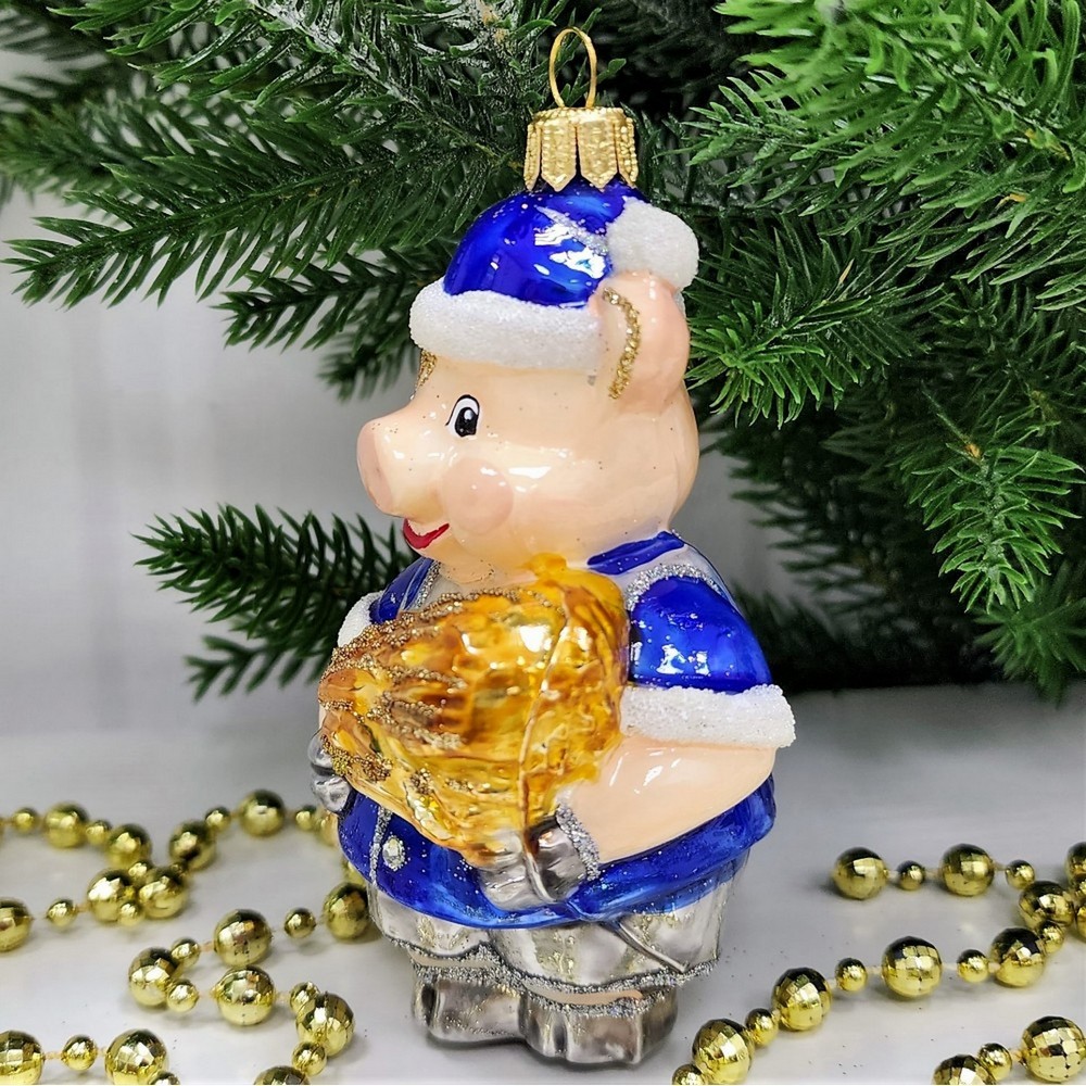 фото Стеклянная елочная игрушка Поросенок с сеном