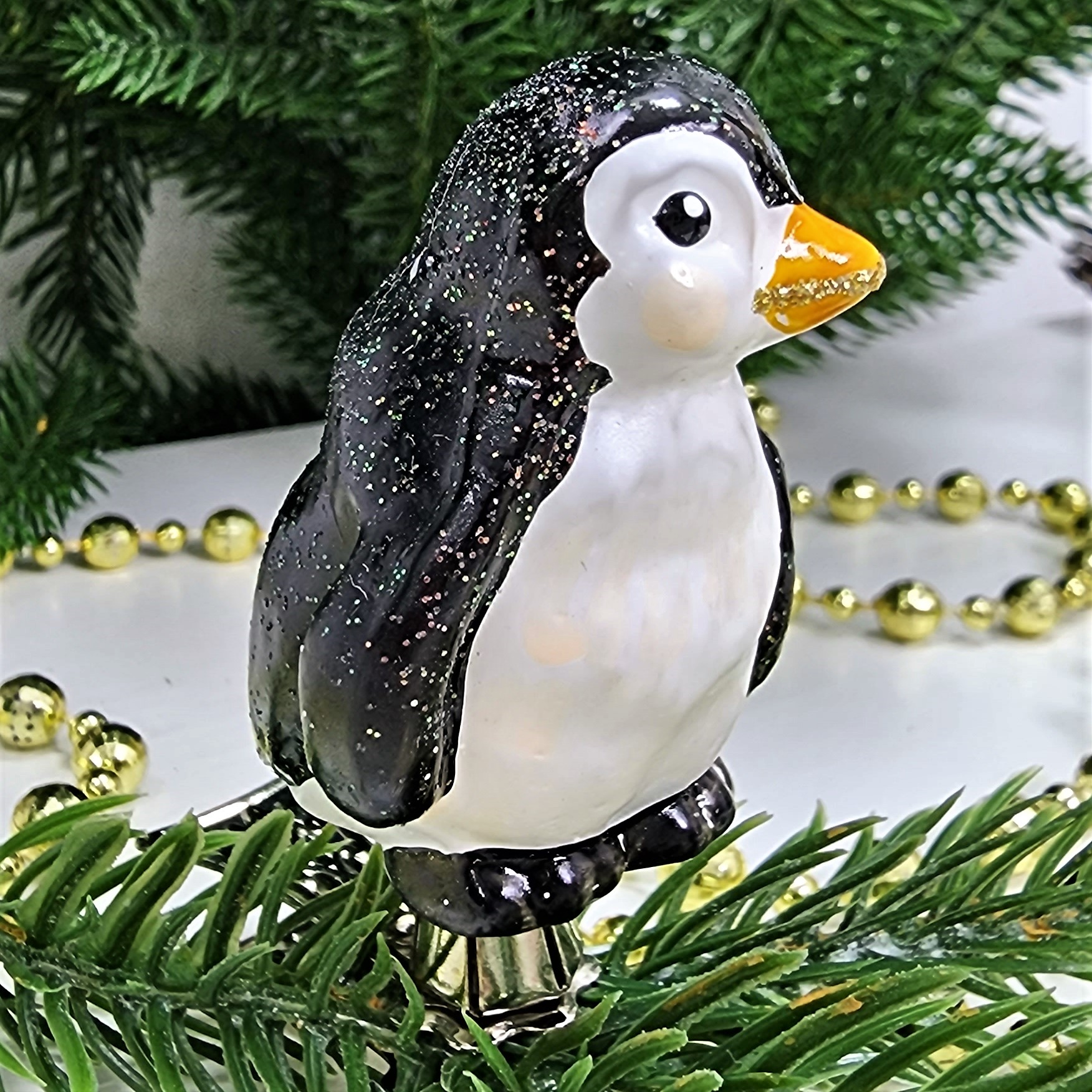 фото Стеклянная елочная игрушка Пингвин на прищепке