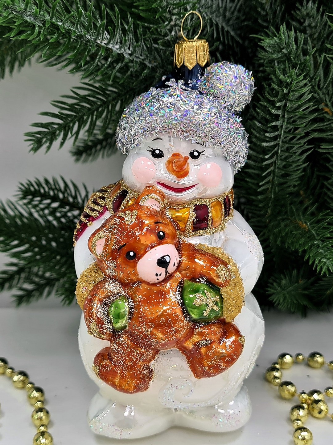 фото Стеклянная елочная игрушка Снеговик с мишкой