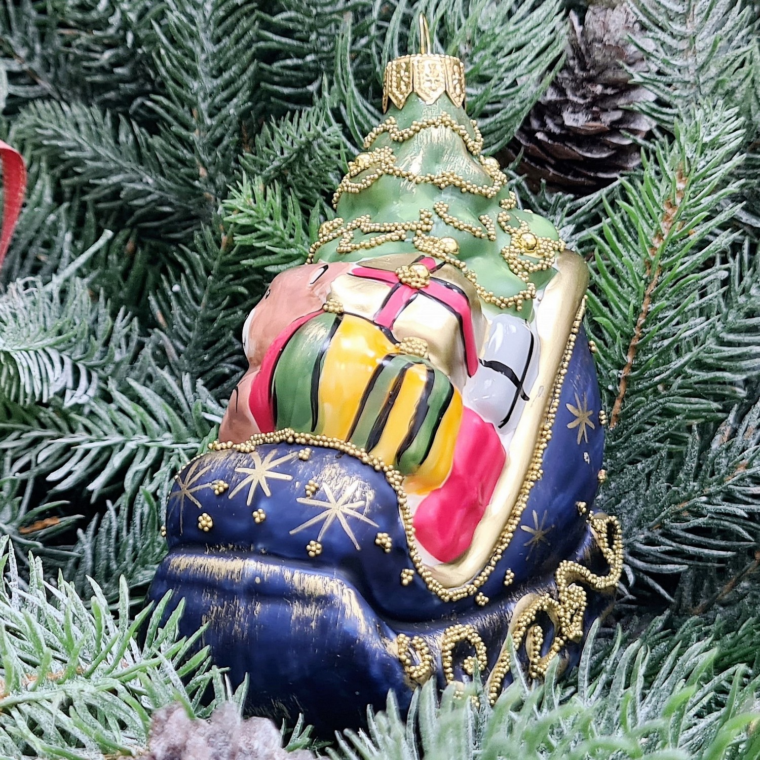 фото Стеклянная елочная игрушка Сани с подарками винтаж