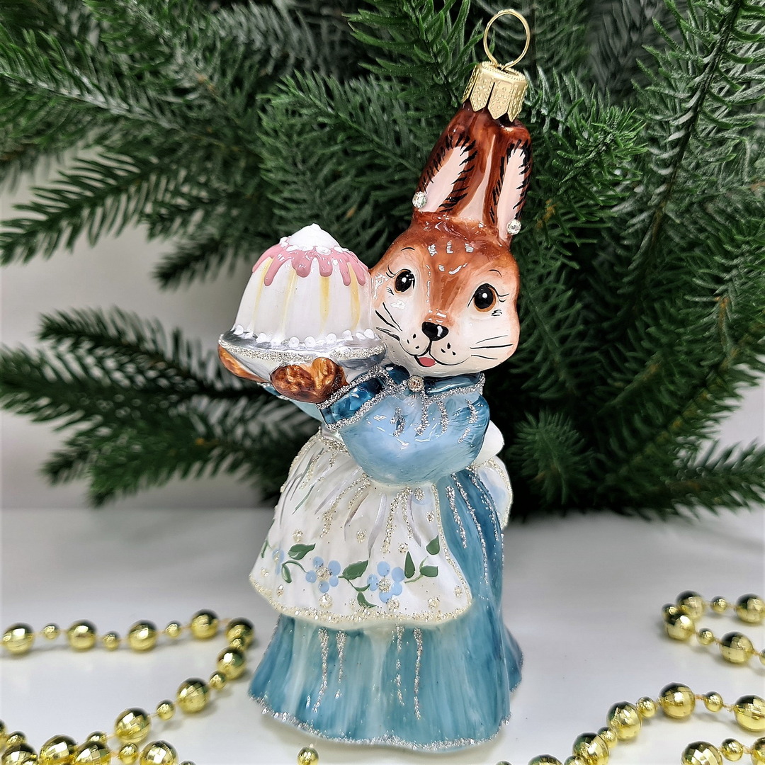 фото Стеклянная елочная игрушка Зайчиха с тортом-1