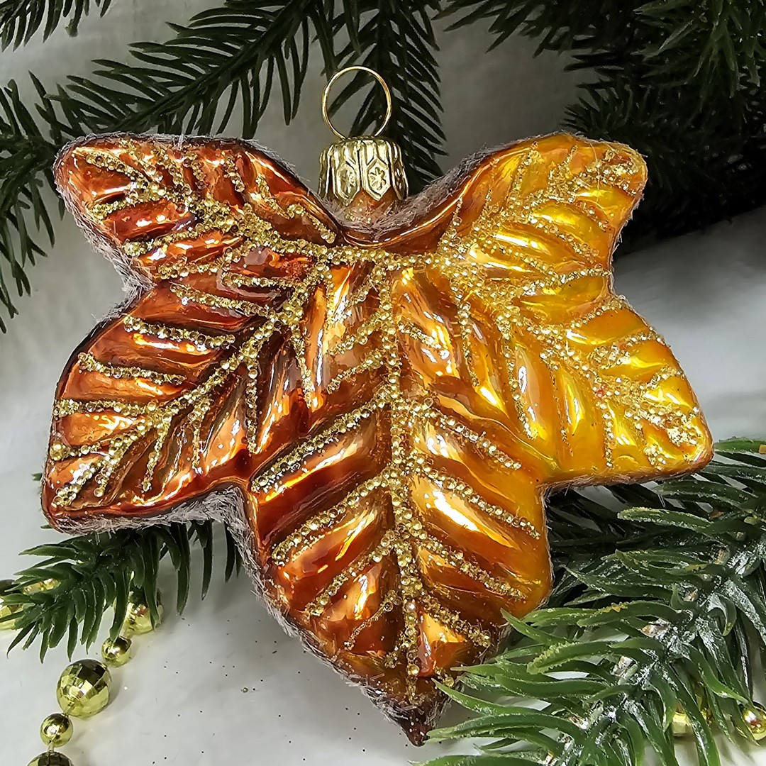 фото Стеклянная елочная игрушка Кленовый листок