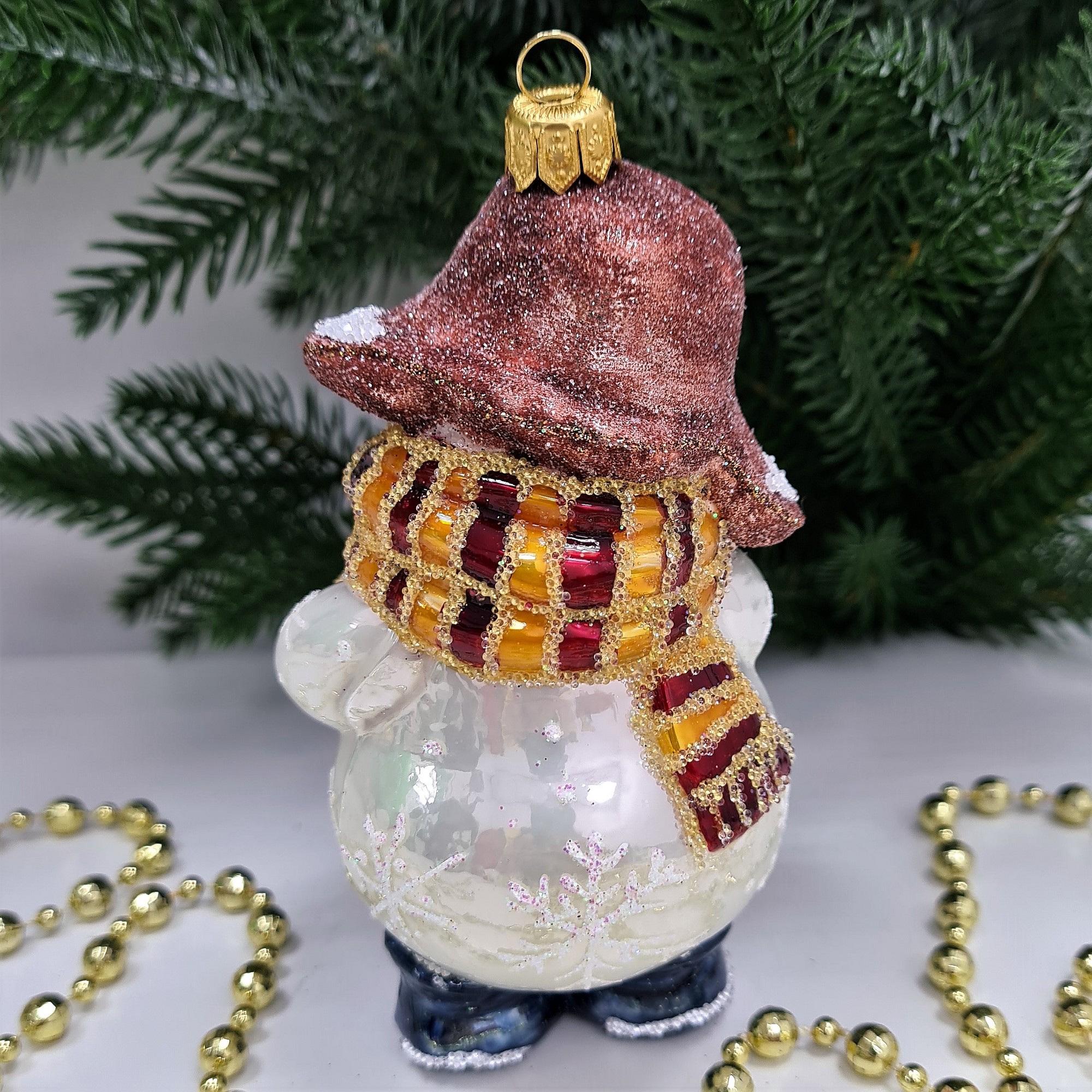 фото Стеклянная елочная игрушка Снеговик в ушанке с зайчиком