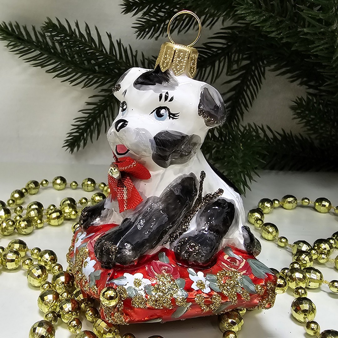 фото Стеклянная елочная игрушка Щенок на подушке