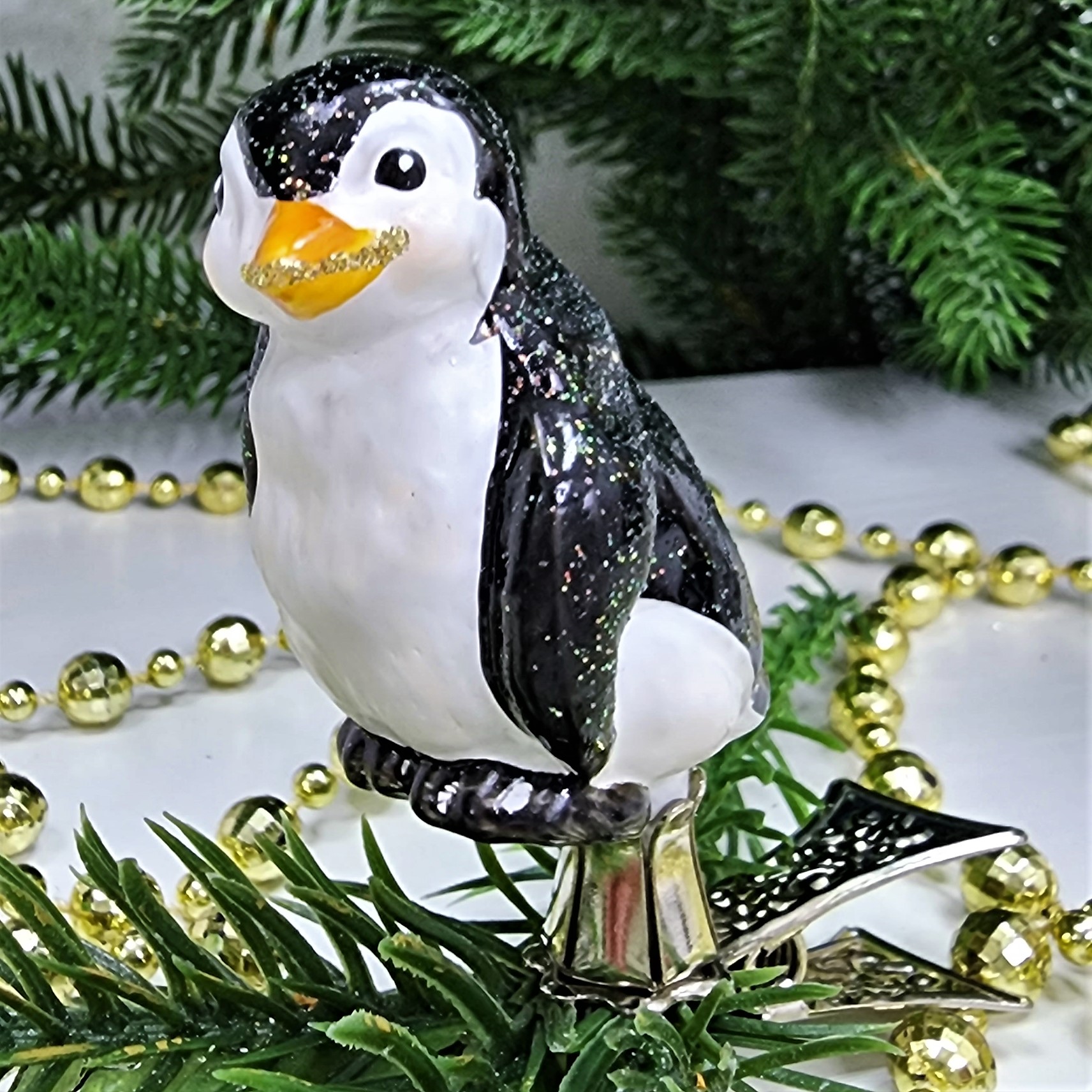 фото Стеклянная елочная игрушка Пингвин на прищепке