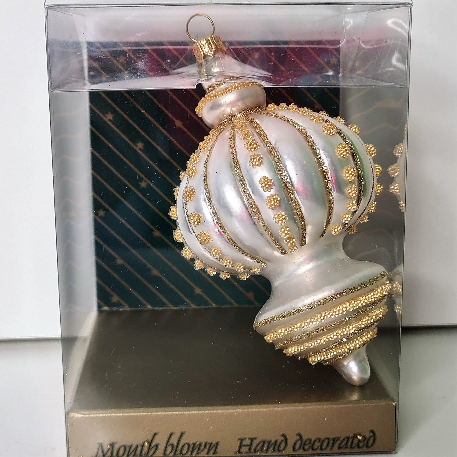 фото Стеклянная елочная игрушка Подвеска белая