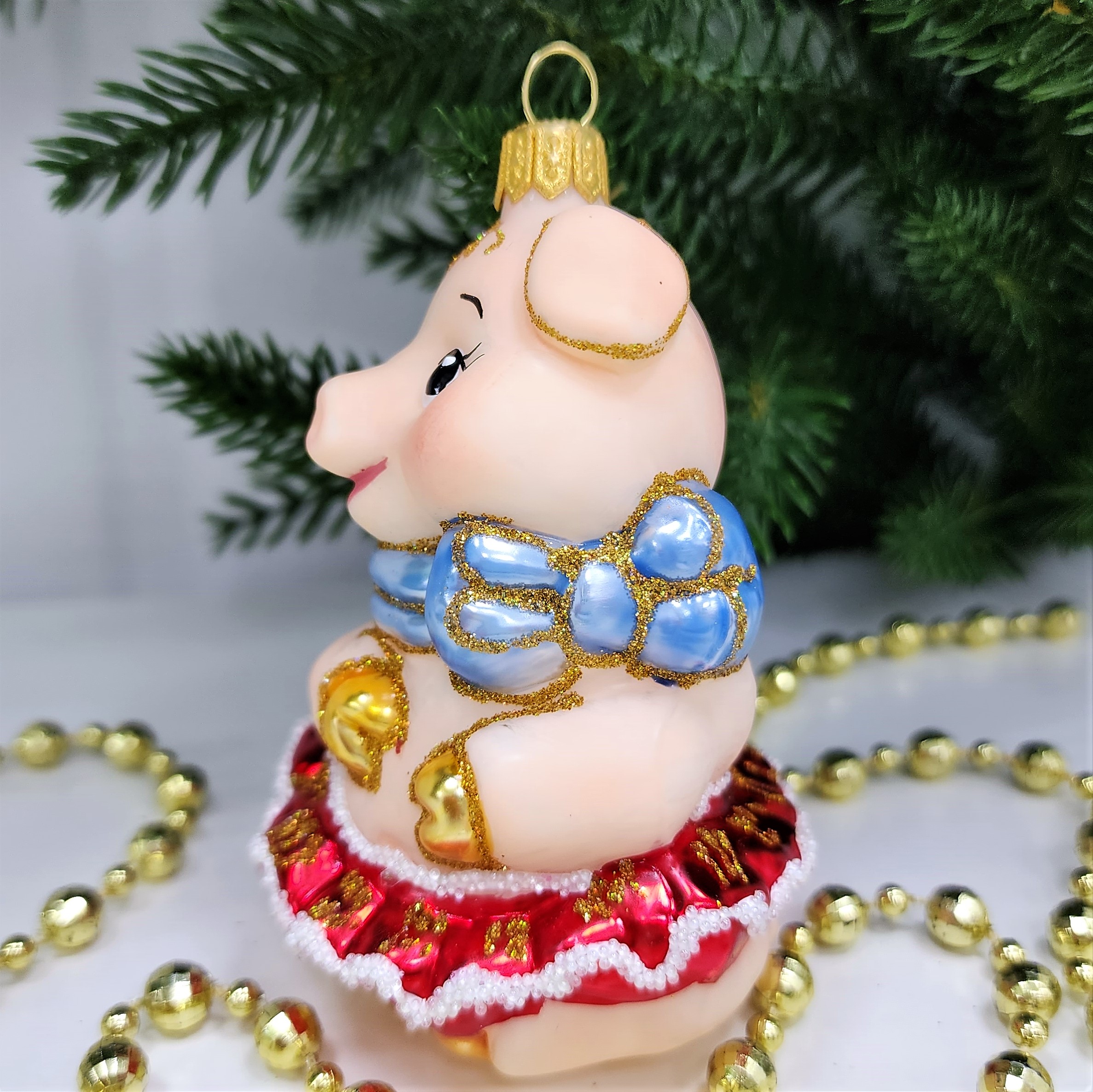 фото Стеклянная елочная игрушка Свинка девочка
