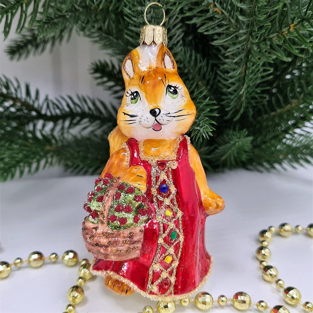 фото Стеклянная елочная игрушка Белочка с корзинкой