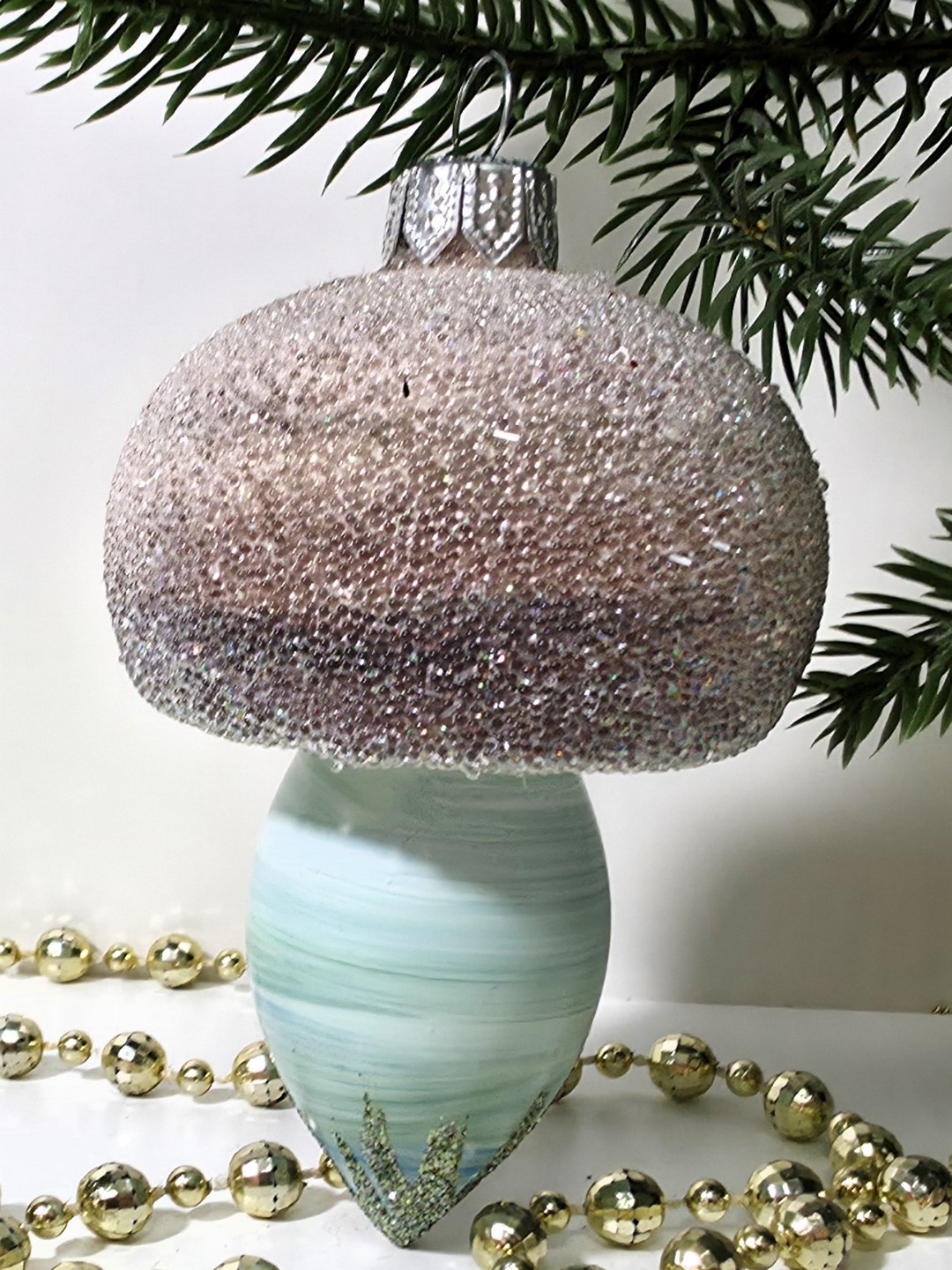 фото Стеклянная елочная игрушка Грибочек