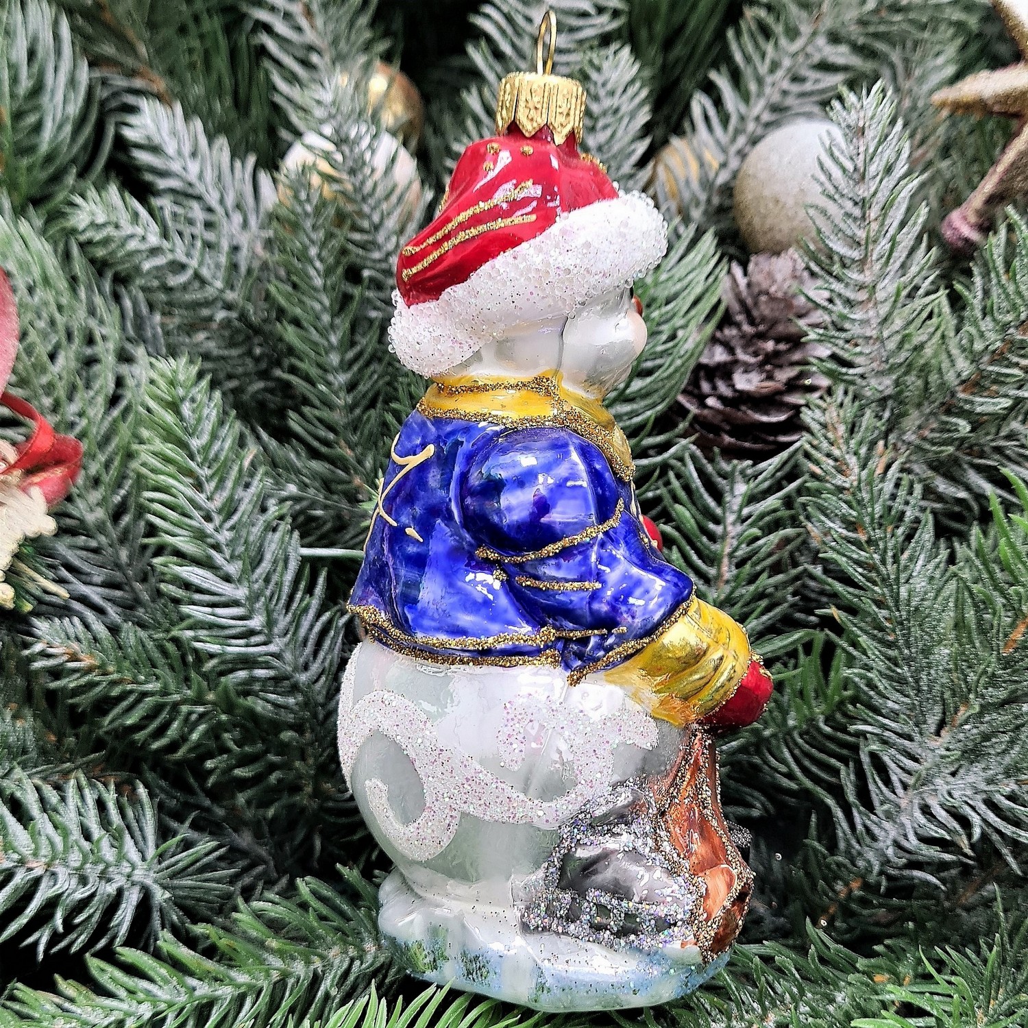 фото Стеклянная елочная игрушка Снеговик Хоккеист