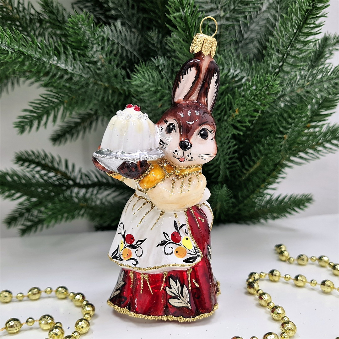 фото Стеклянная елочная игрушка Зайчиха с тортом-3