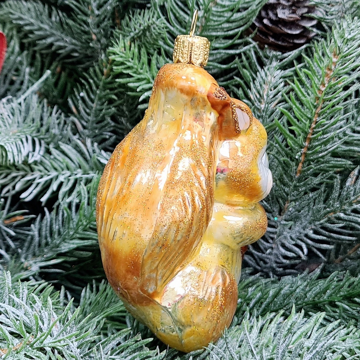 фото Стеклянная елочная игрушка Белочка с рябиной