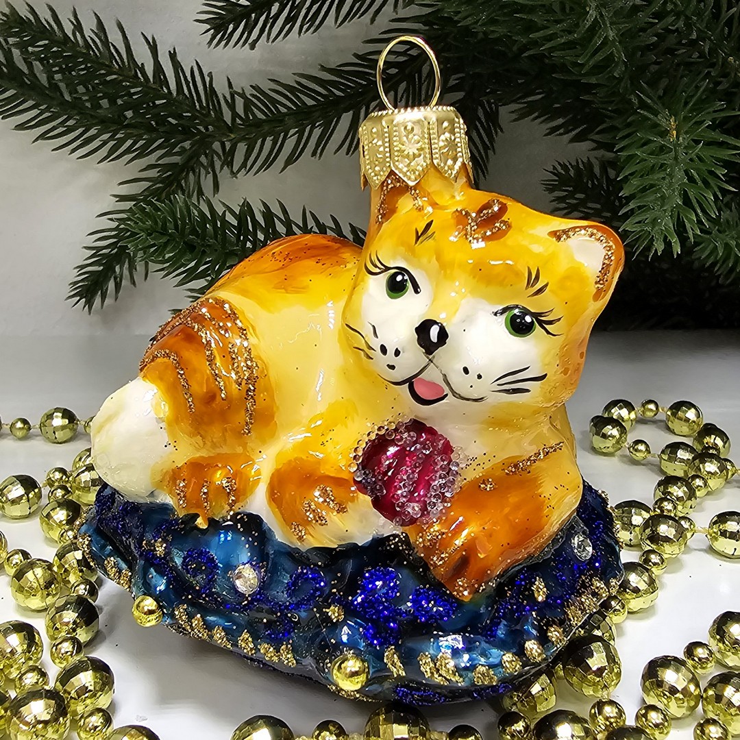 фото Стеклянная елочная игрушка Котик на подушке