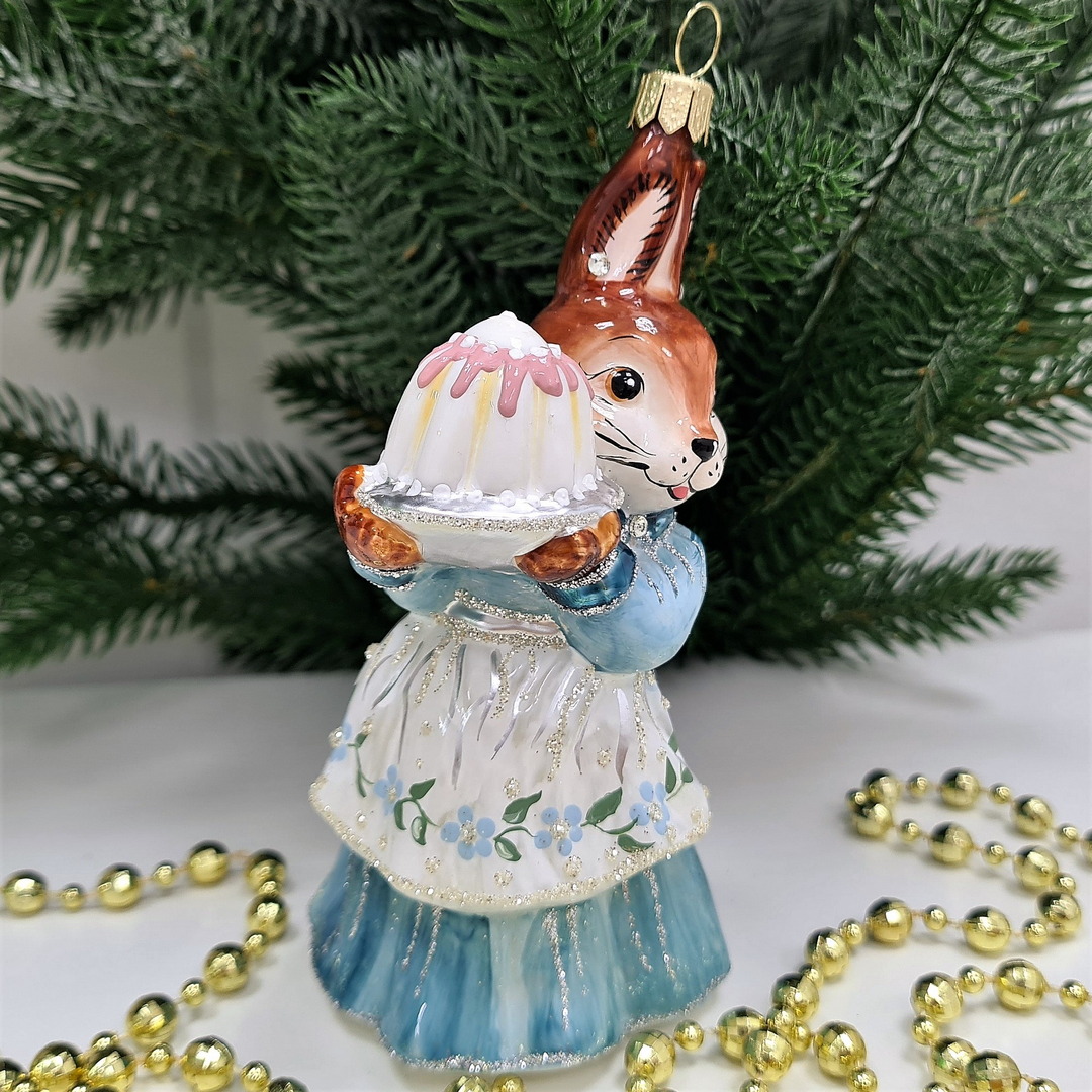 фото Стеклянная елочная игрушка Зайчиха с тортом-1