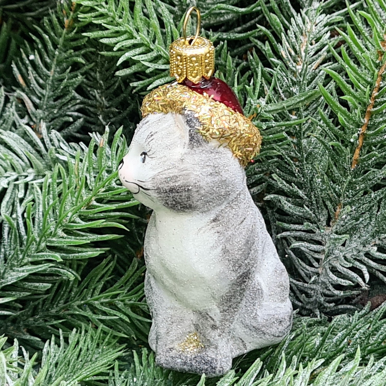 фото Стеклянная елочная игрушка Котик в шапке серый