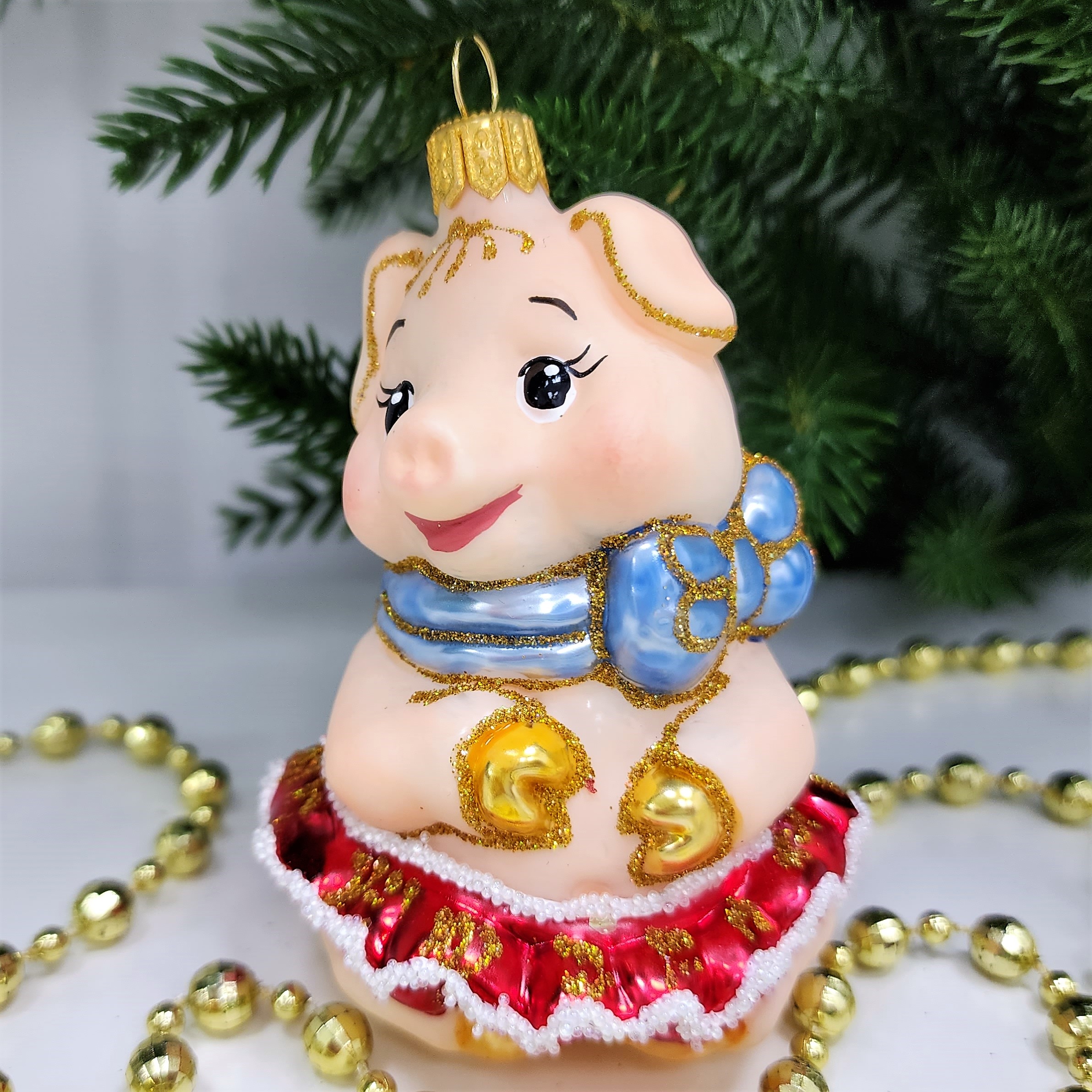 фото Стеклянная елочная игрушка Свинка девочка