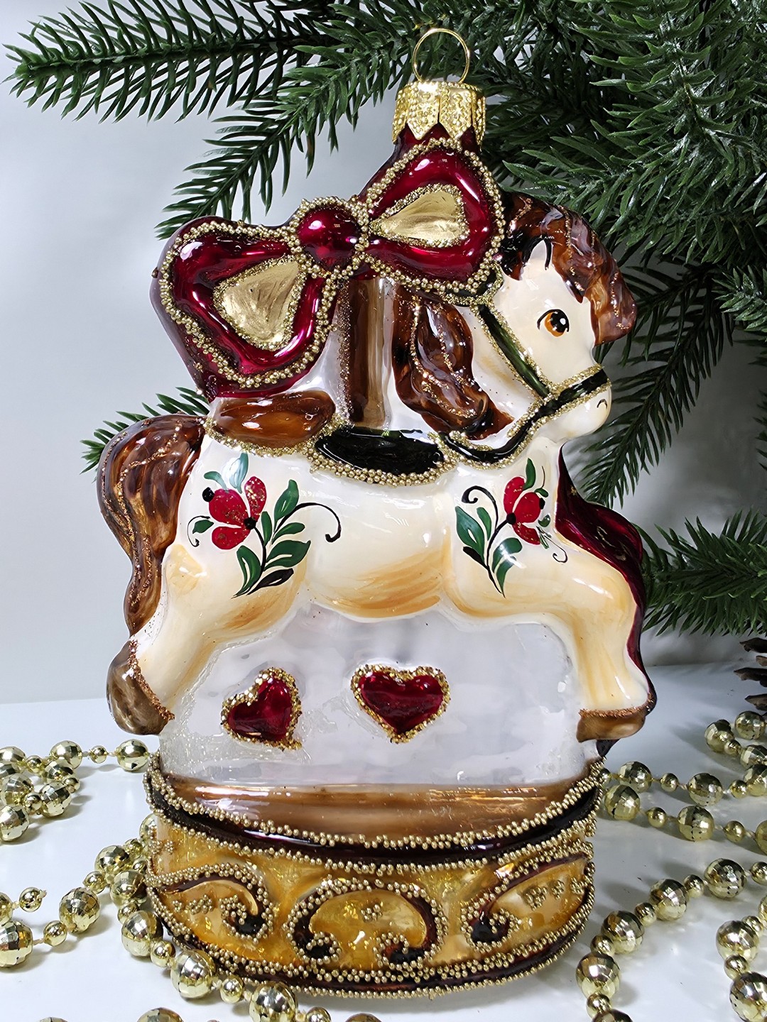 фото Стеклянная елочная игрушка Лошадка на подиуме большая