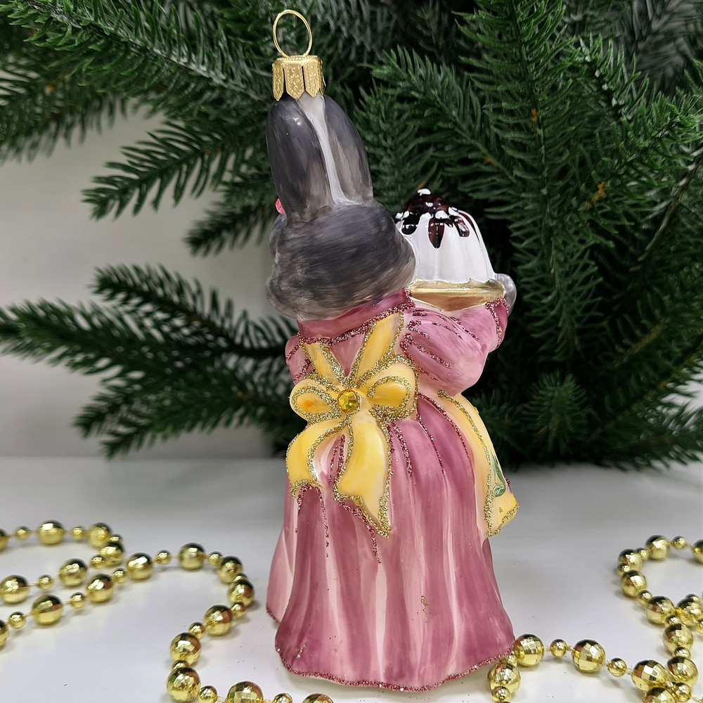 фото Стеклянная елочная игрушка Зайчиха с тортом-2