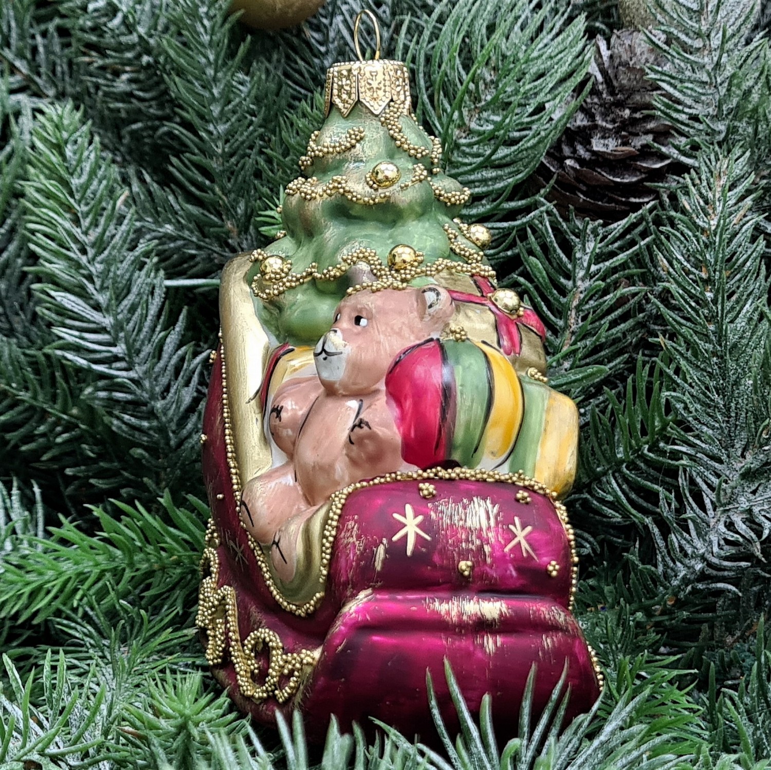 фото Стеклянная елочная игрушка Сани с подарками винтаж