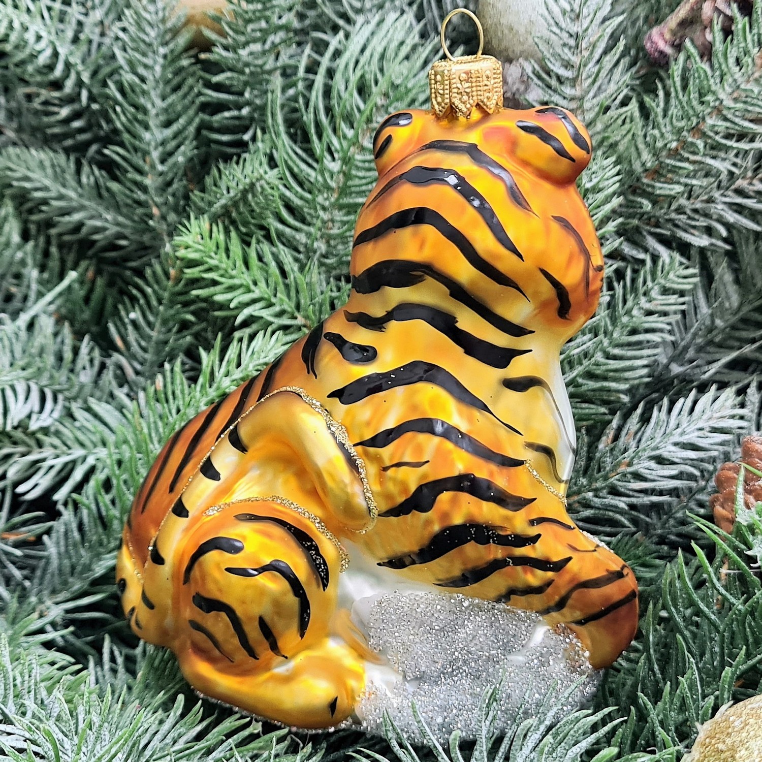 фото Стеклянная елочная игрушка Тигр на камне