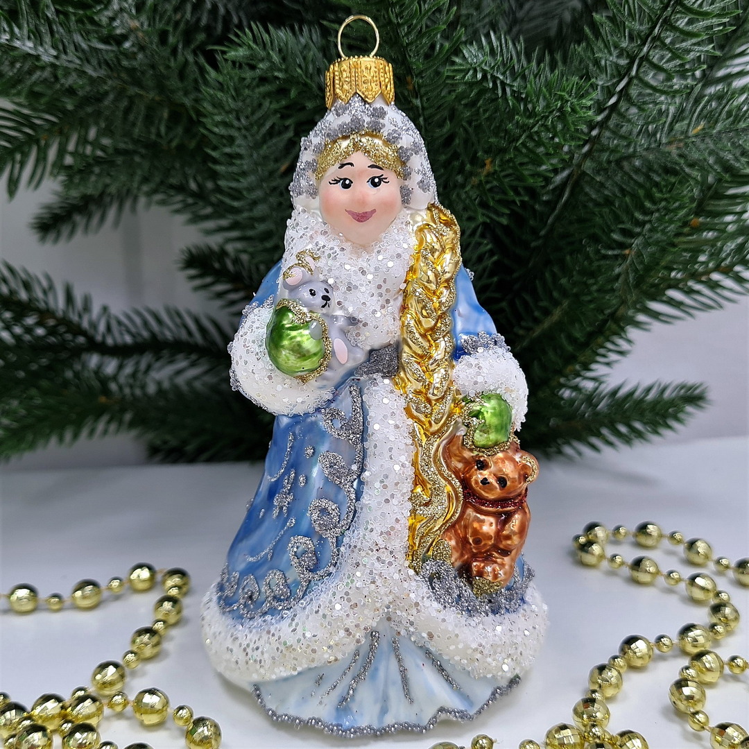 фото Стеклянная елочная игрушка Снегурочка с мишкой