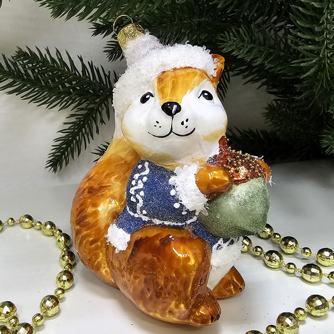 фото Стеклянная елочная игрушка Белочка с орехом