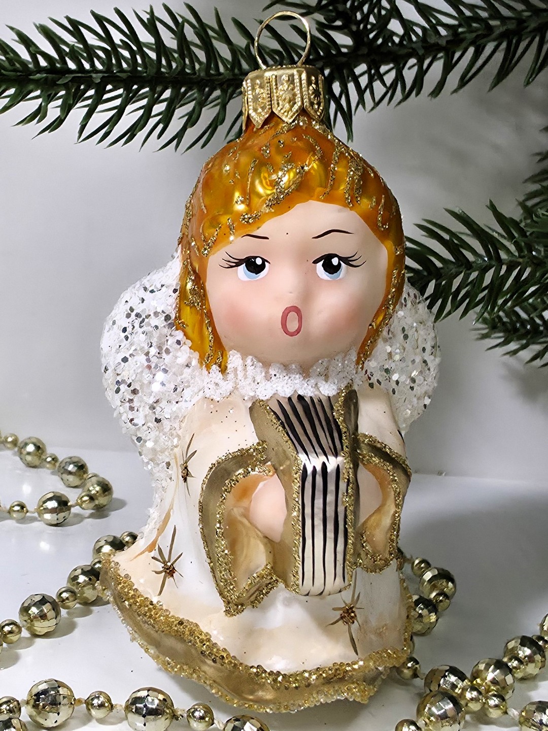 фото Стеклянная елочная игрушка Ангел с книгой