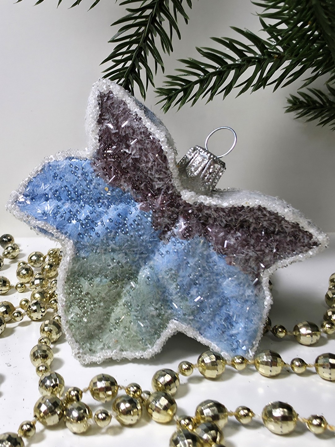 фото Стеклянная елочная игрушка Кленовый листок