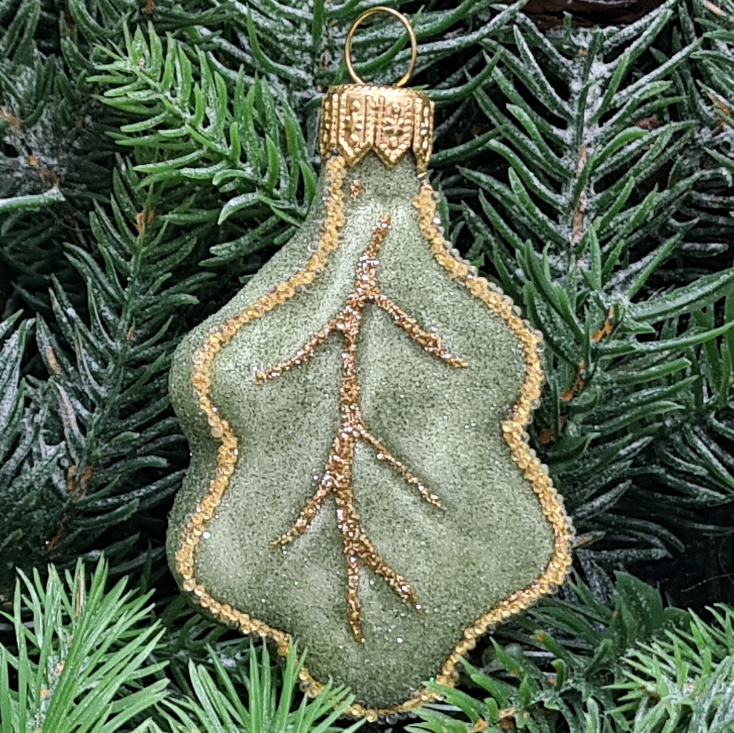 фото Стеклянная елочная игрушка Дубовый листок