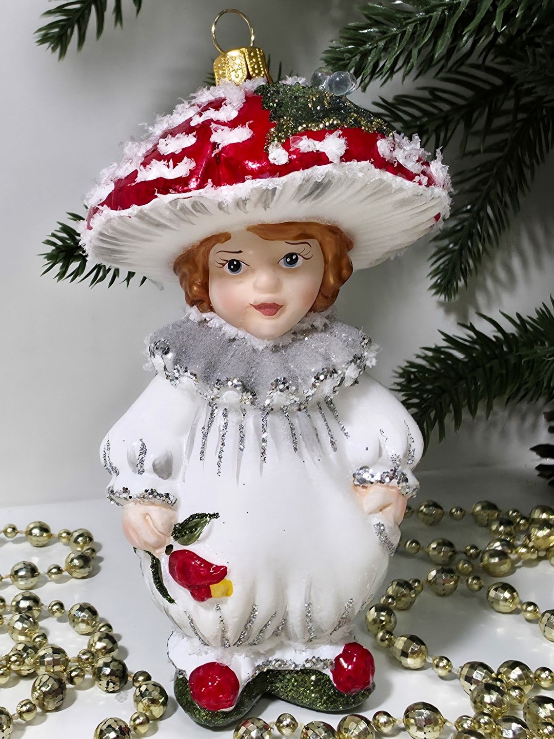 фото Стеклянная елочная игрушка Мальчик Грибочек мухомор