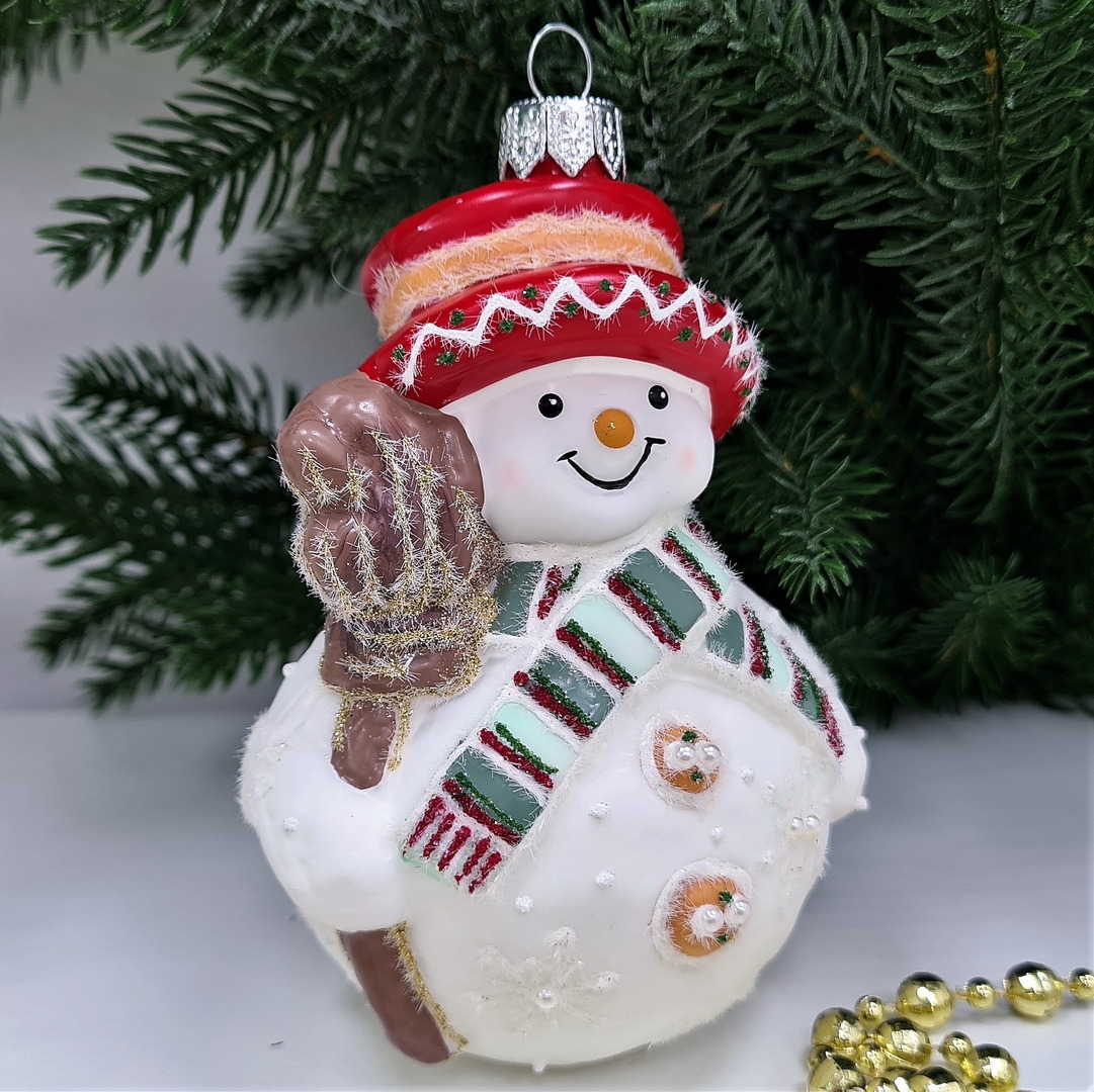 фото Стеклянная елочная игрушка Снеговик с метлой