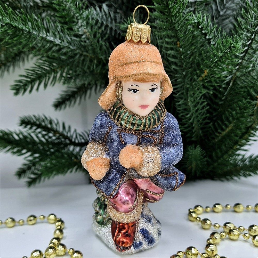 фото Стеклянная елочная игрушка Мальчик на коньках