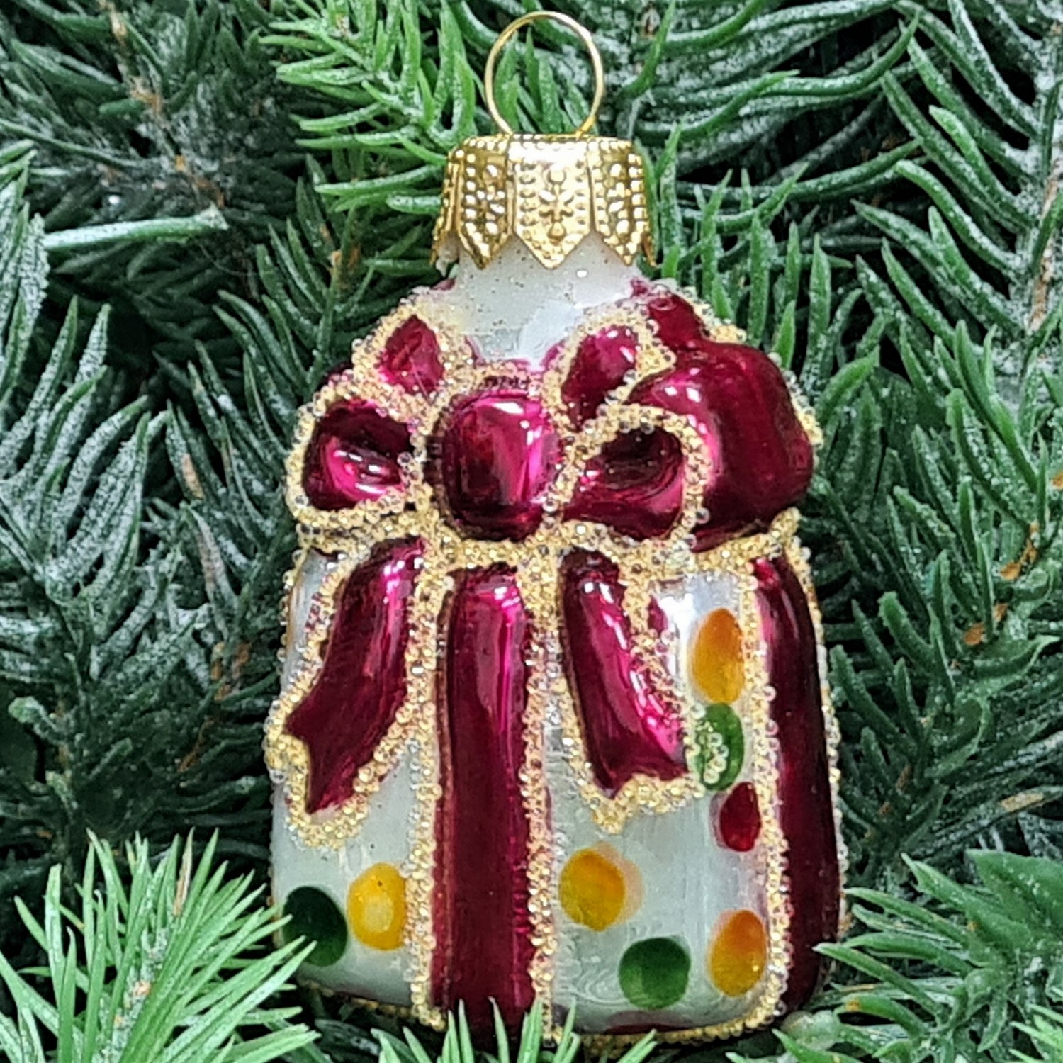 фото Стеклянная елочная игрушка Подарок малый