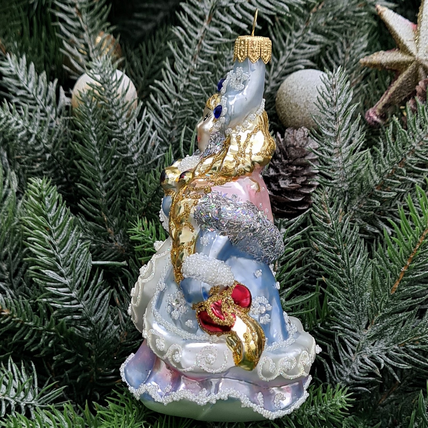 фото Стеклянная елочная игрушка Снегурочка с птичкой